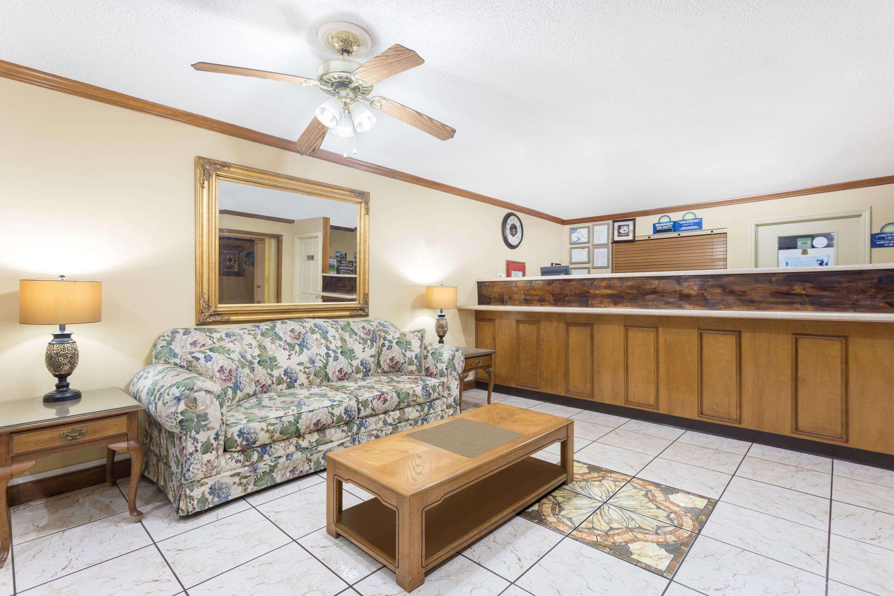 Economy Inn By Oyo Ashburn Buitenkant foto